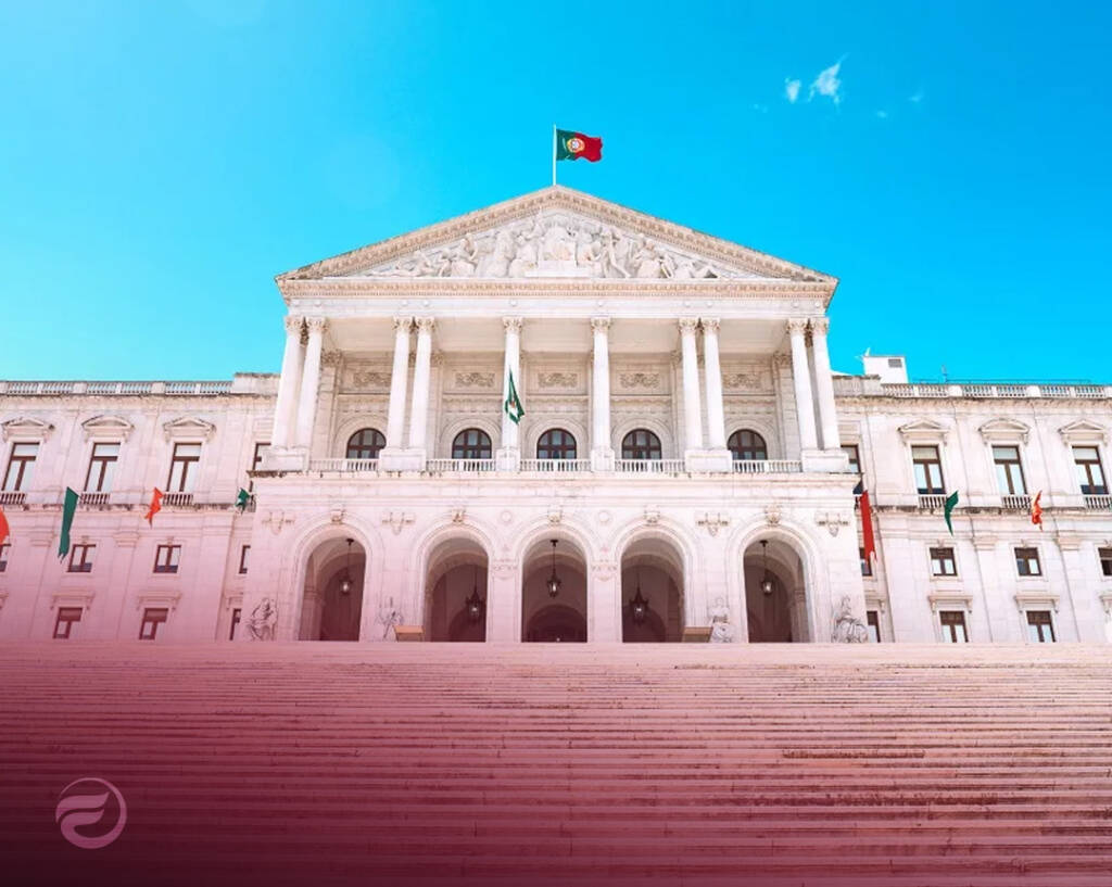 Foram aprovadas novas regras para reduzir os atrasos nos pagamentos do Estado a empresas e fornecedores.