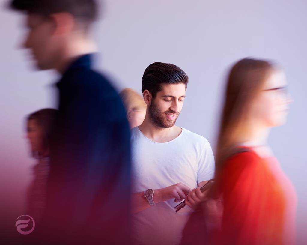 Novo apoio social pode exigir até 20 horas de trabalho social a jovens que não estudam nem trabalham